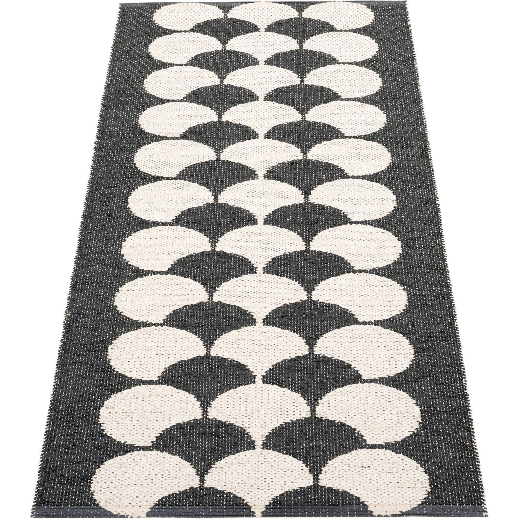 Pappelina Poppy Plasttæppe 70   150 Cm  Black